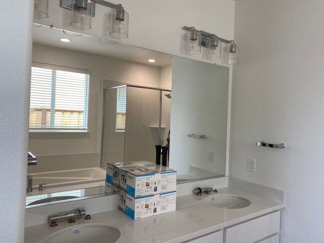 Building Photo - 3 Bed + Bonus Room/2.5 Bath - Solar – Near SSU