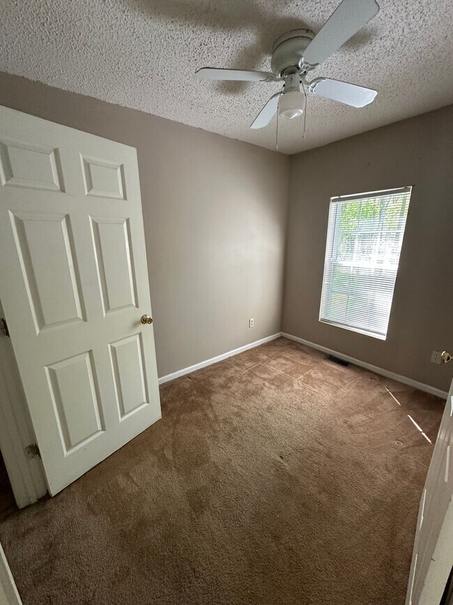 Building Photo - 115 Pindal Rd
