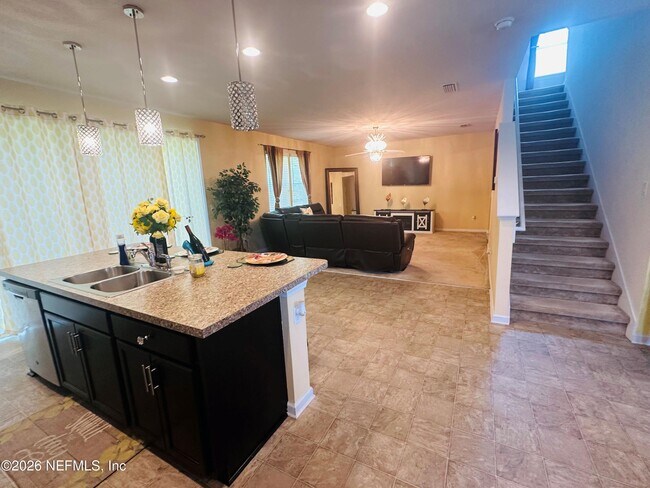 Building Photo - 12573 Grn Mdw Dr