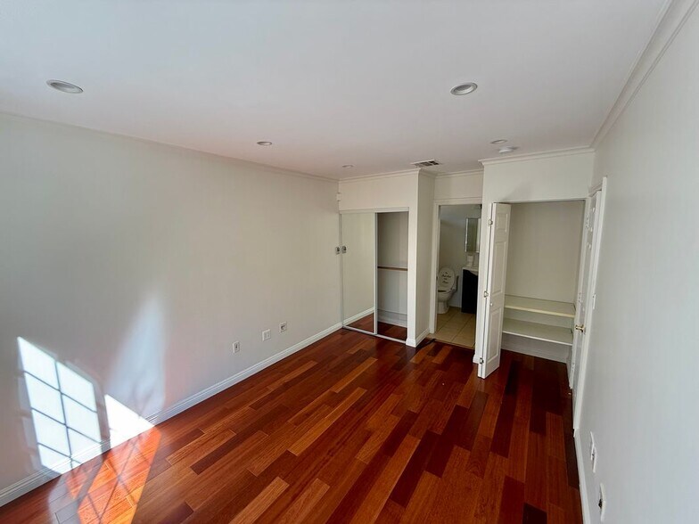 Building Photo - 1838 Glenwood Rd