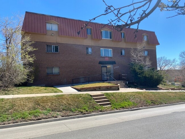 Primary Photo - ? Move-In Special! Modern & Spacious 1 Bedroom Near Downtown Denver ?