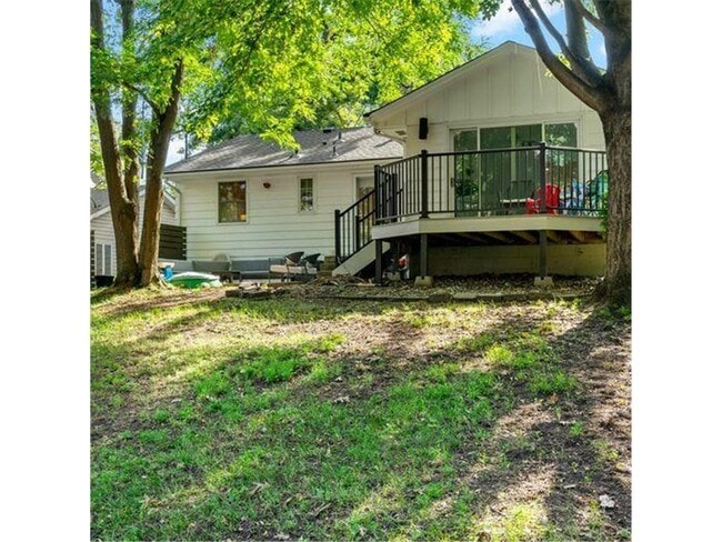 Building Photo - 4520 Vandervork Ave