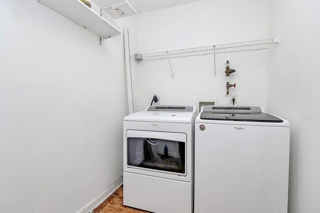 Building Photo - 5750 Laborde Ave