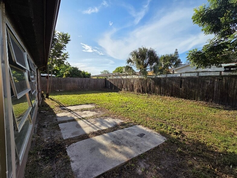 Building Photo - 7144 Stone Rd