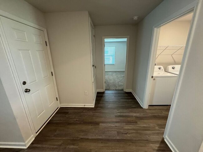 Building Photo - Pensacola - Deer Run - 4 bed, 2 bath w/ co...