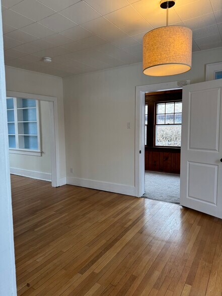 Building Photo - 245 E Hamilton Ave