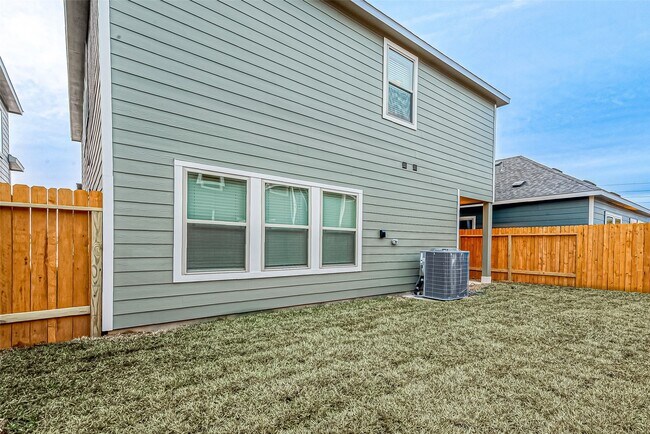 Building Photo - 8014 Fijian Cypress Dr