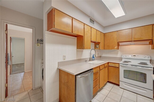 Building Photo - 6208 Casada Way