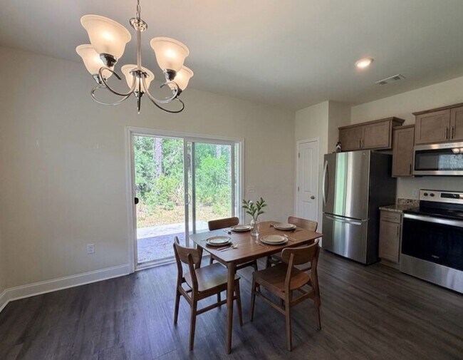 Building Photo - 1 Month Free — Applied as 50% Off Your First 2 Months - Ranch home quiet neighborhood in Hinesville