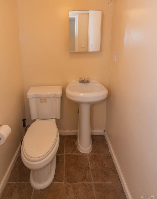 Building Photo - 30 Tobins Ln