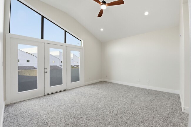 Building Photo - 2028 Tuam St