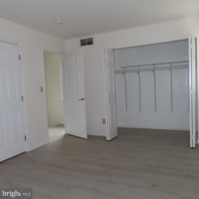 Building Photo - 11 Beacon Ct