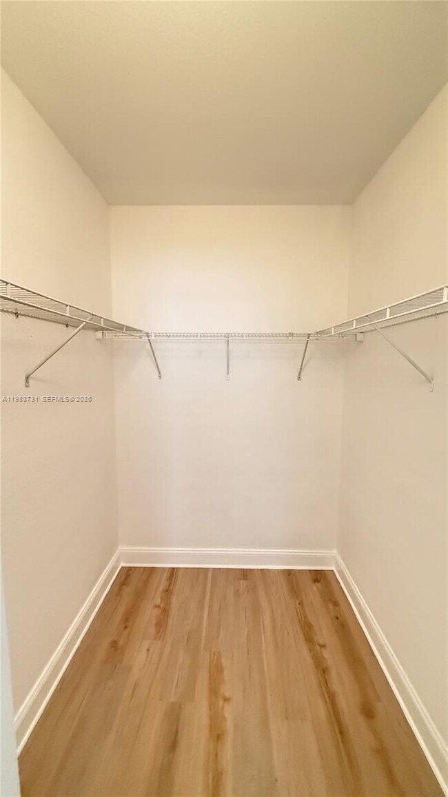 Building Photo - 1663 SE 27th Dr