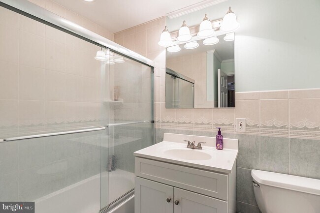 Building Photo - 121 Newport Bay Dr