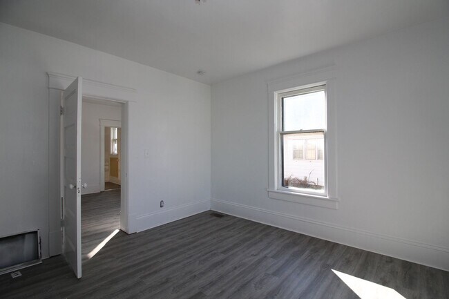 Building Photo - 90-990 Baker St