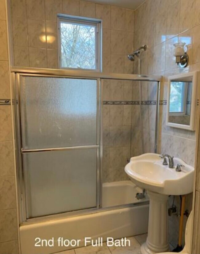 Building Photo - 623 Metropolitan Ave