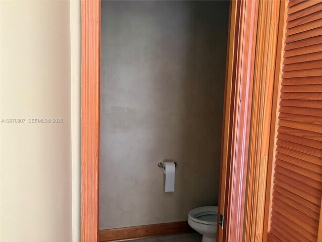 Building Photo - 805 Paradiso Ave