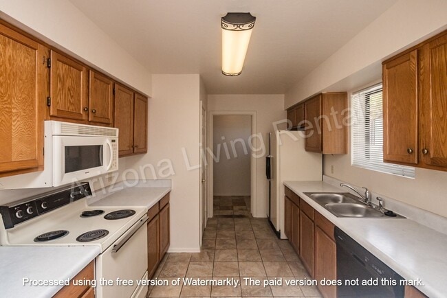 Building Photo - VALUE MEETS COMFORT!