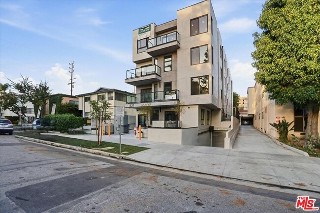 Building Photo - 1820 Prosser Ave