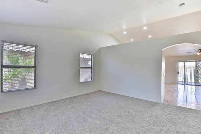 Building Photo - Clemente Ranch 4 bedroom