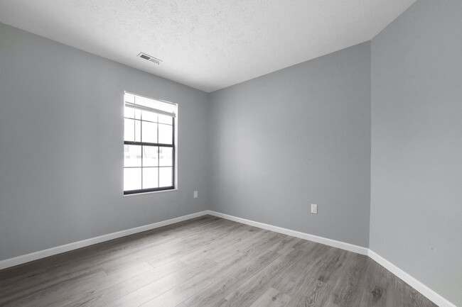 Building Photo - Stylish 2-Bedroom Condo with Vaulted Ceili...