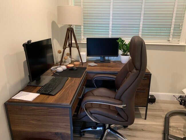 Building Photo - 917 SW 36th Terrace