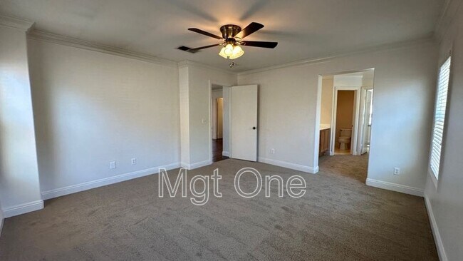 Building Photo - 564 Botan St