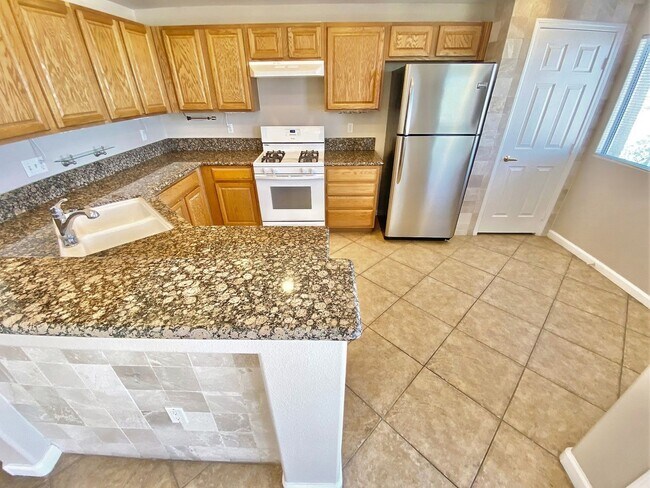 Building Photo - Gorgeous Summerlin 2 Bedroom, 2 Bathroom C...