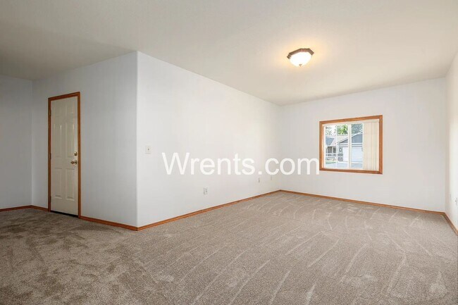 Building Photo - Beautiful 6 bed Highly Desirable Colbert Area!