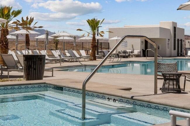 Building Photo - Beautiful 3 Bedroom Home In Desert Color!