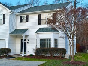 Building Photo - Charming Townhouse in Prime Morrisville Location!