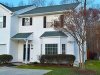 Building Photo - Charming Townhouse in Prime Morrisville Location!