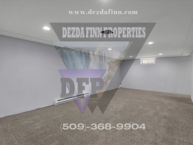 Building Photo - 5 Bed, 2 Bath Home Conveniently Located in...