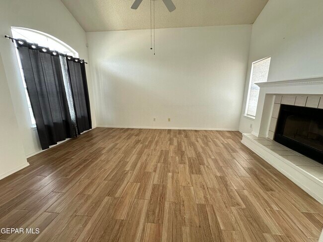 Building Photo - 1340 James Cravens Ct