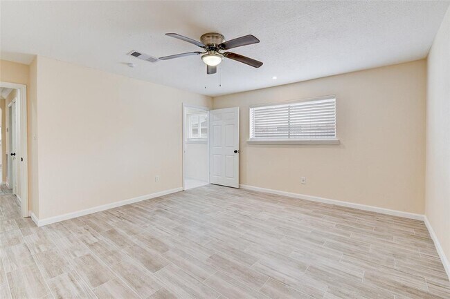 Building Photo - 10526 Huntington Way Dr