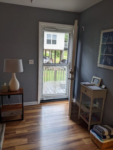 Entry - 7253 Nursery Rd SW