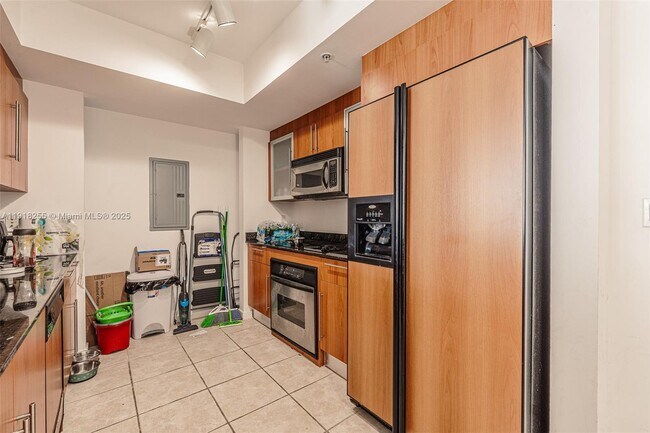 Building Photo - 325 S Biscayne Blvd