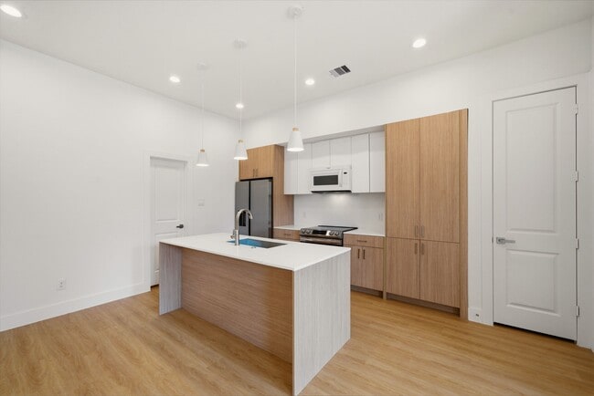 Building Photo - 6514 Luce St