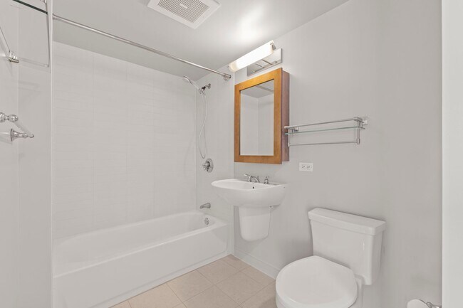 Building Photo - Great Location in the Heart of Honolulu ~ ...