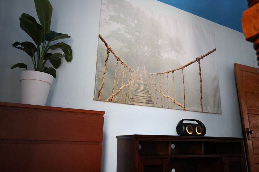 Building Photo - 405 W Drew St