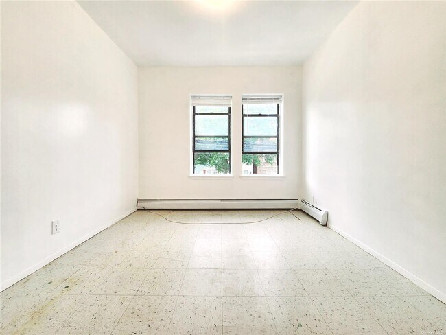 Building Photo - 92-10-92101 101st Ave
