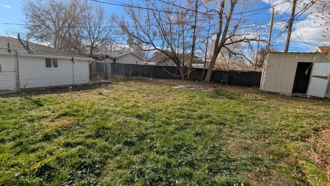 Building Photo - 426 Navajo St