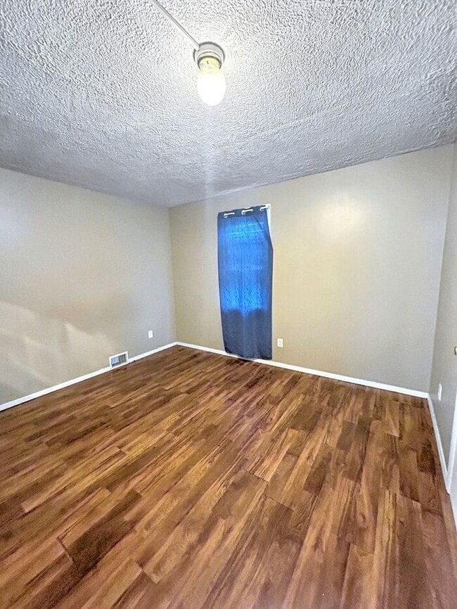 Building Photo - Charming 3-Bedroom Home with Modern Comfor...