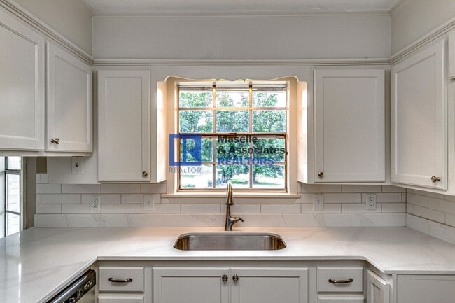 Building Photo - 4 Bed/2 Bath Home in Crossgates in Brandon