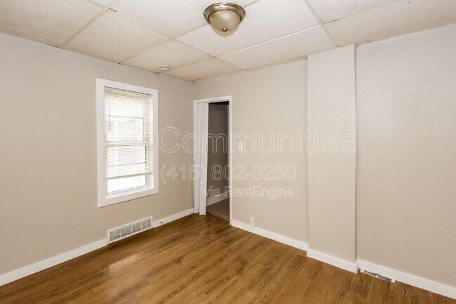 Building Photo - 3818 Highland Rd