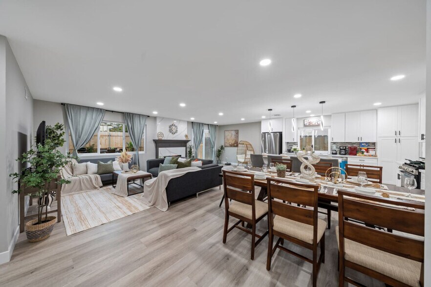 Building Photo - 9804 Costa Lago St