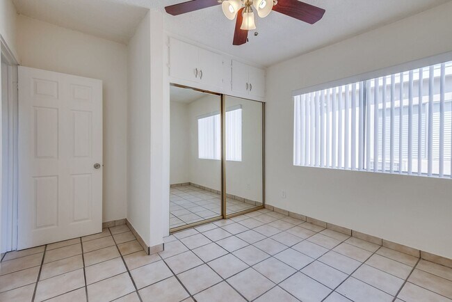 Building Photo - 2431 S Ridgeley Dr