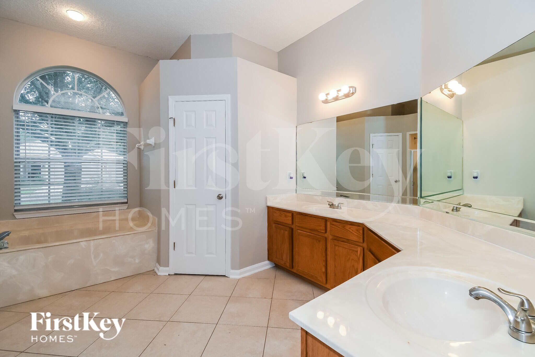 Building Photo - 14049 Red Rock Lake Dr