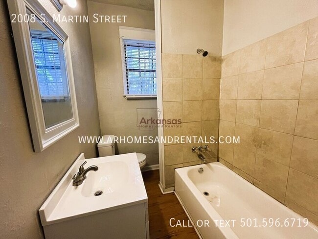 Building Photo - 2008 S Martin St