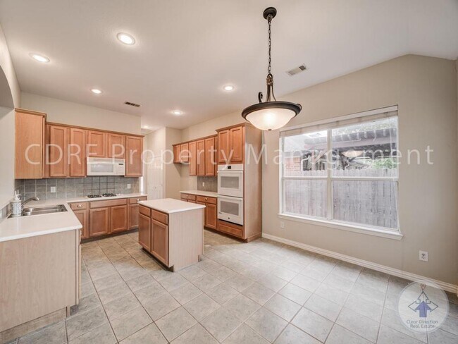 Building Photo - 520 Arcadia Dr